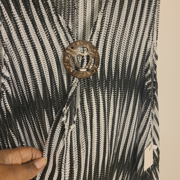 Surf Style | Black and White Contrast Stripe Swimsuit Cover-up Dress (Size XL) - Picture 7 of 16